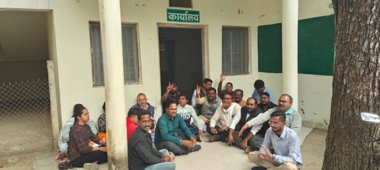 भालू के आतंक पर सियासत गरम, फिर भी नहीं हटें डीएफओ–रेंजर,, मनेंद्रगढ़ वन मंडल को किसका&nbsp; संरक्षण? उठ रहे गंभीर सवाल….