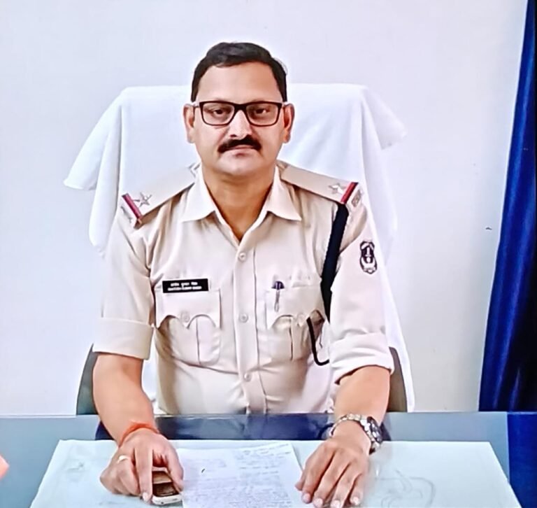 बार-बार लग रहे आरोप और कार्यवाही के नाम पर टालमटोल…क्या सच में शराब तस्करों से महीना लेते हैं संतोष सिंह??