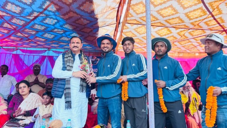 झगराखाण्ड में हुआ वार्डों का महासंग्राम, वार्ड क्रमांक 11 ने जीता क्रिकेट प्रतियोगिता का खिताब,स्वास्थ्य मंत्री ने खिलाड़ियों का बढ़ाया उत्साह…