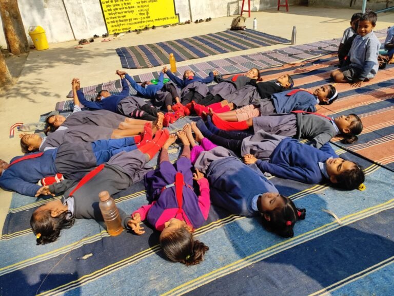 प्राथमिक शाला चनवरी डांड में पढ़ाई के साथ योग व संस्कृत प्रैक्टिकल पर विशेष जोर…