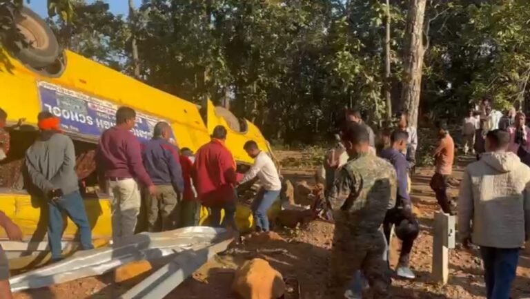 निजी स्कूल बस का प्राइवेट उपयोग, नियमों की अनदेखी और बड़ा हादसा, पांच की मौत कई गंभीर रूप से घायल…