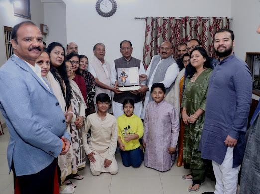 मुख्यमंत्री विष्णु देव साय ने भाजपा जिला कोषाध्यक्ष संदीप अग्रवाल के निवास पर की कार्यकर्ताओं से चर्चा…