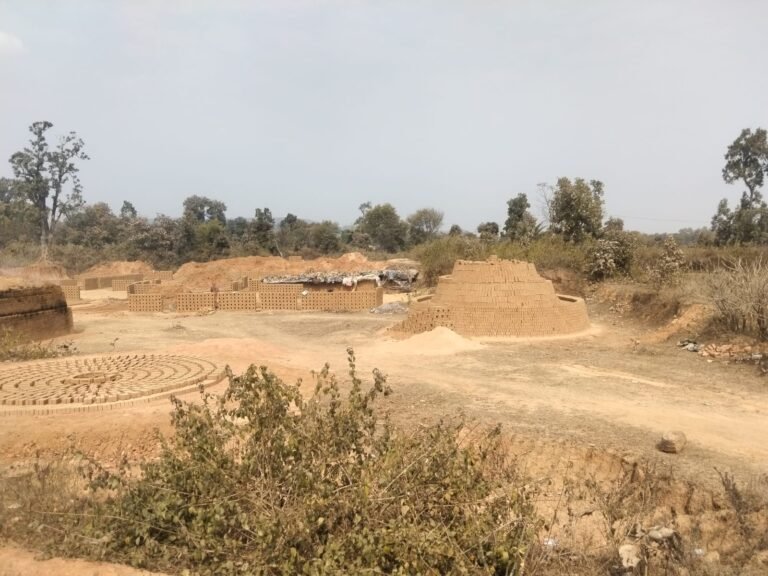 चरमरी डांड में कपिल धारा रोड पर अवैध ईट भट्टे का संचालन, खनिज विभाग की आंखों तले चल रहा कारोबार…