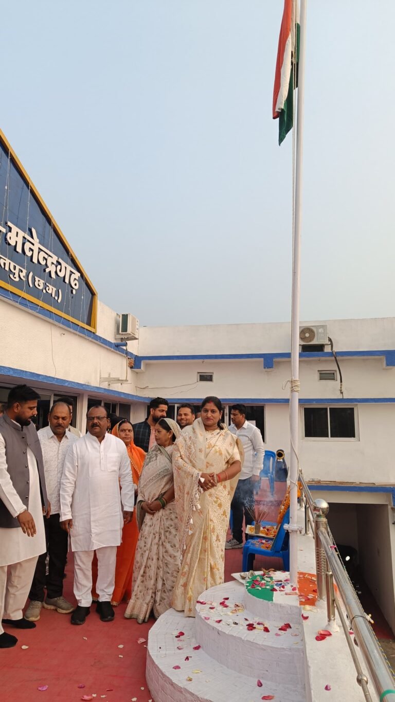 नगरपालिका अध्यक्ष प्रतिमा यादव ने किया ध्वजारोहण…