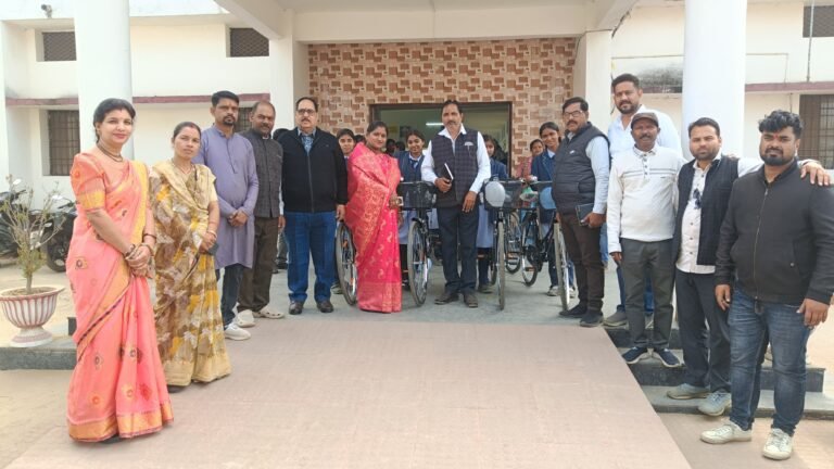 सरस्वती साइकिल वितरण कार्यक्रम का आयोजन, छात्राओं को मिली नई उड़ान…