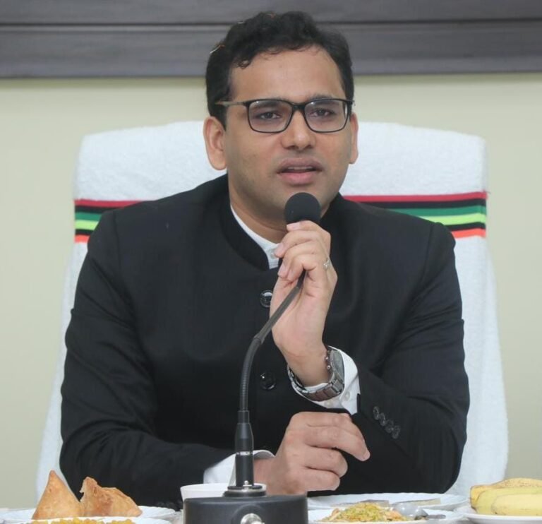 छत्तीसगढ़: सचिव से अभद्र व्यवहार करना पड़ा भारी, IFS मनीष कश्यप तत्काल प्रभाव से निलंबित…