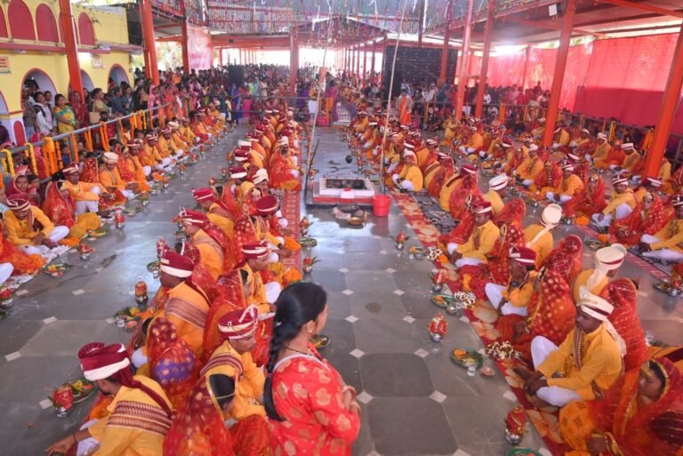 छत्तीसगढ़ शासन की संवेदनशील पहल: मां महामाया मंदिर परिसर में 184 जोड़ों का भव्य सामूहिक विवाह संपन्न…