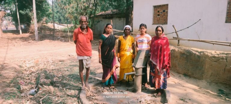 सूरजपुर: बतरा के नावापारा में महीनों से खराब पड़ा हैंडपंप, गंदा पानी पीने को मजबूर ग्रामीण…