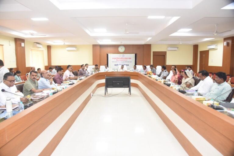 कलेक्टर ने 7 दिन के भीतर शहर से फटाका गोदामों को बाहर शिफ्ट करने के दिए निर्देश, राममंदिर के सामने प्लास्टिक दुकान में आगजनी प्रकरण की जांच हेतु संयुक्त दल गठित…