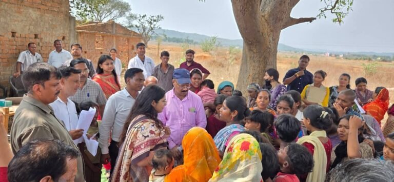 जमीनी हकीकत परखने अचानक मैदान में उतरीं कलेक्टर,भैयाथान क्षेत्र का किया सघन निरीक्षण,अधिकारियों को दिए कड़े निर्देश,…