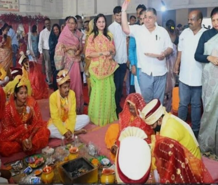 प्रशासनिक लापरवाही: अम्बिकापुर में ‘साय सरकार’ के सामूहिक विवाह के 1 महीने बाद भी नवविवाहित जोड़े राशि के लिए भटकने को मजबूर…