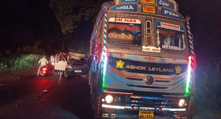 खड़ी ट्रक से जा भिड़ी श्रद्धालुओं की बोलेरो, हादसे में खोपा धाम से लौट रहे एक श्रद्धालु की मौत, पांच घायल…