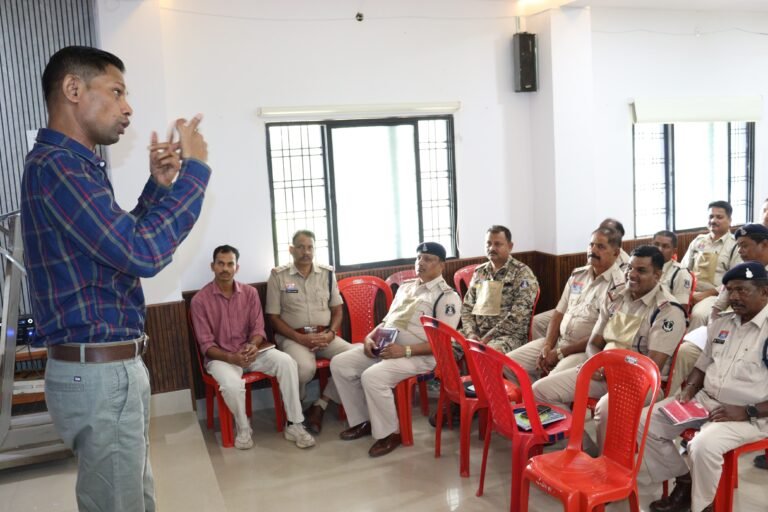 रिफ्रेशर कोर्स के द्वितीय सत्र में अतिरिक्त पुलिस अधीक्षक सरगुजा ने प्रशिक्षणार्थियों को ई-साक्ष्य, डिजिटल फॉरेंसिक एवं सीसीटीएनएस प्रणालियों का दिया विशेष प्रशिक्षण…