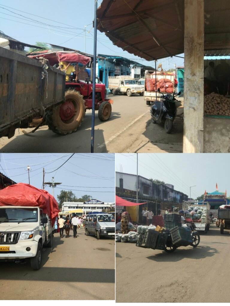 नगरपालिका कार्यालय के सामने सड़क पर सब्जी नीलामी, आवागमन बाधित…