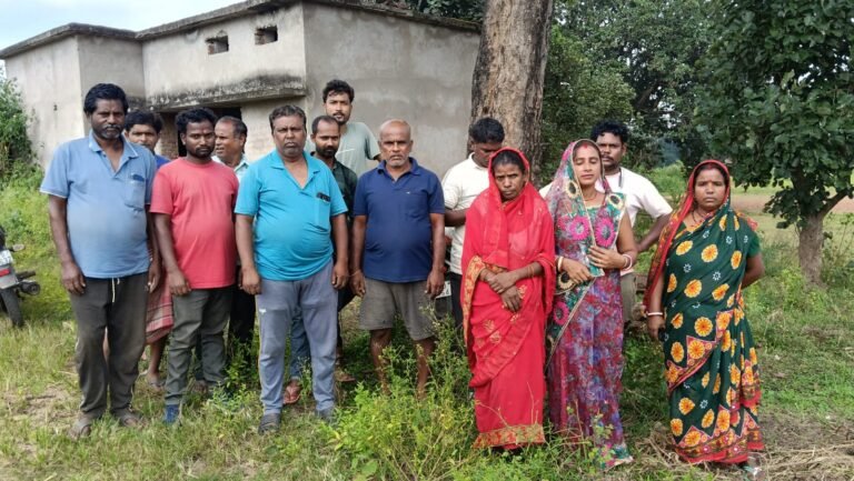 ग्राम पंचायत राधाकृष्णनगर में भ्रष्टाचार को लेकर ग्रामीणों का फूटा गुस्सा: “सचिव पर गाज, तो सरपंच पर मेहरबानी क्यों?”