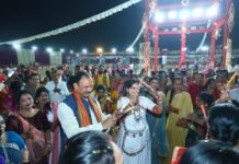 गरबा सीजन-3 में भक्ति और उत्साह का संगम, पत्नी संग गरबा की ताल पर झूमे स्वास्थ्य मंत्री श्याम बिहारी जायसवाल…